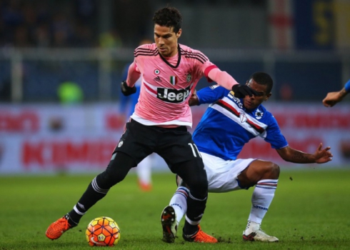 Titular na vitória da Juventus sobre a Sampdoria, Hernanes levou cartão amarelo no fim do jogo
