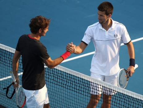 Novak Djokovic supera Federer por 2 a 0 em Abu Dhabi, em 2011