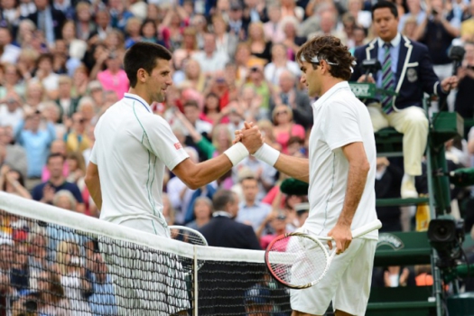 Na primeira vez que se enfrentaram em Wimbledon, Federer bateu Djokovic na semi, em 2012