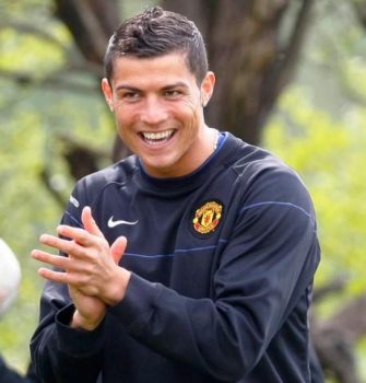 Atacante ri muito durante treino do United, seu ex-clube