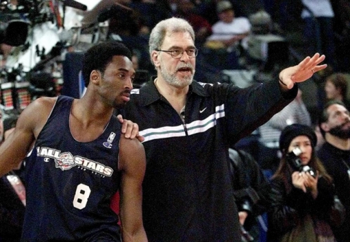 2000 - Kobe Bryant é orientado por Phil Jackson