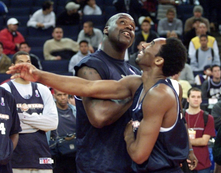 2000 - Kobe Bryant ao lado de colega de Los Angeles Lakers, Shaquille O'Neal