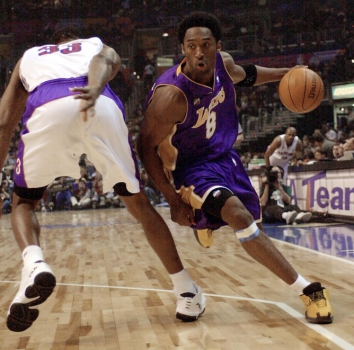 2001 - Kobe Bryant participa de seu terceiro All-Star Game