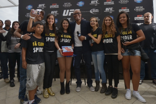 Fã clube Anderson Silva (FOTO: Alexandre Loureiro/UFC)