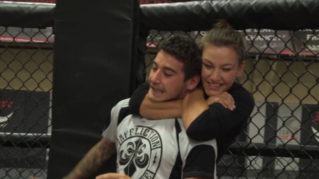 Miesha Tate encara desafio em vídeo (Reprodução)