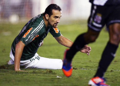 Fifa vê irregularidade e multa o Verdão por negociação de Barcos