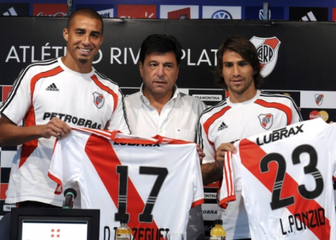 Apresentação de Trezeguet e Ponzio no River Plate (Foto: Reuters)