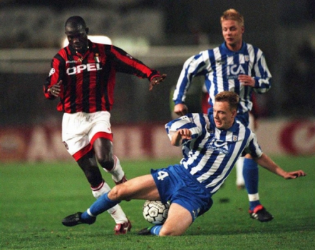 Único africano a vencer o prêmio de melhor do mundo, o liberiano George Weah levou o troféu em 1995 (Foto: AFP)