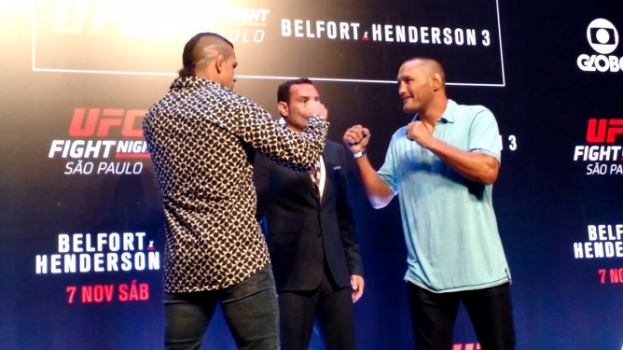 Vitor Belfort encara Dan Henderson (FOTO: Luis Fernando Coutinho)