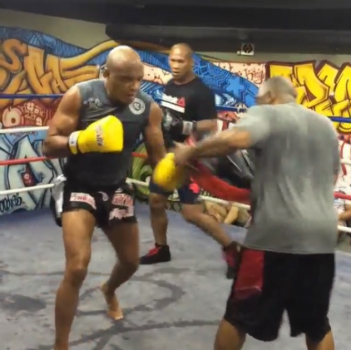 Anderson Silva treina ao lado de Ronaldo Jacaré em academia no Rio de Janeiro (FOTO: Reprodução)