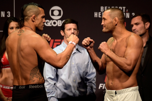 Vitor Belfort encara Dan Henderson em pesagem oficial (FOTO: Getty Images)