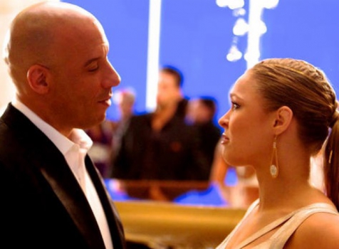 Ronda Rousey contracena com astro Vin Diesel em no filme Velozes e Furiosos (FOTO: Reprodução)