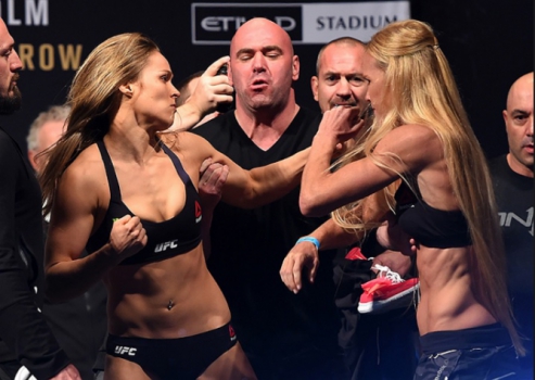 Ronda Rousey e Holly Holm protagonizaram confusão em encarada (FOTO: Reprodução)