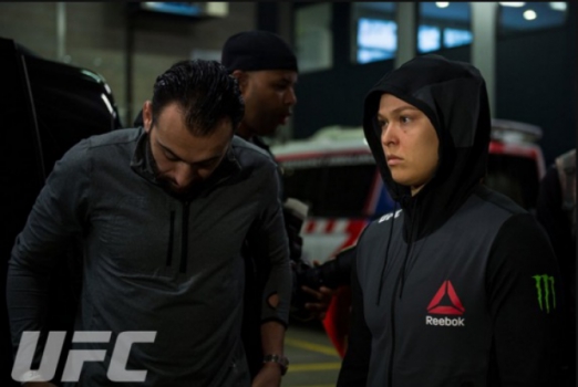 Ronda Rousey chegando ao Etihad Stadium (FOTO: Reprodução)