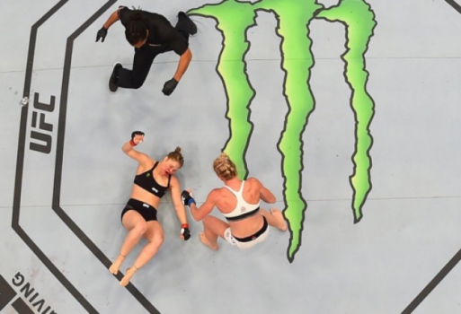 Holly Holm chocou o mundo ao nocautear Ronda Rousey (FOTO: Reprodução)