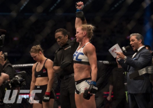 Holly Holm superou Ronda Rousey no UFC 193 (FOTO: Reprodução)