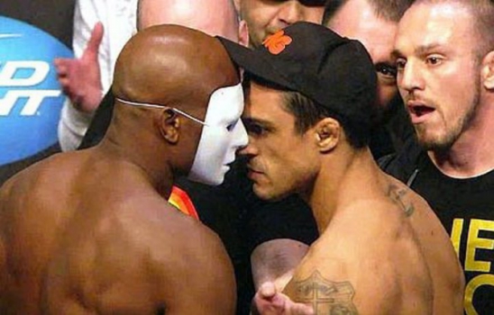 Anderson Silva e Vitor Belfort se enfrentaram no UFC 126 (FOTO: UFC)