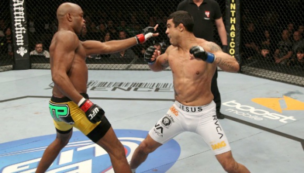 Anderson Silva e Vitor Belfort se enfrentaram no UFC 126 (FOTO: UFC)
