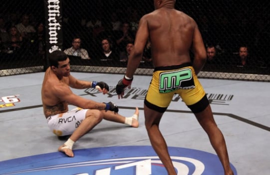 Anderson Silva e Vitor Belfort se enfrentaram no UFC 126 (FOTO: UFC)