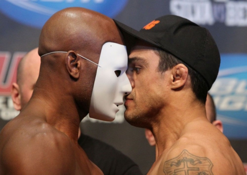 Anderson Silva e Vitor Belfort se enfrentaram no UFC 126 (FOTO: UFC)