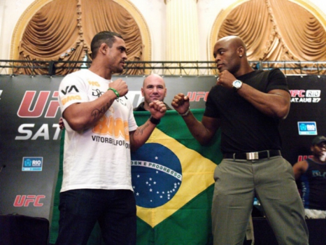 Anderson Silva e Vitor Belfort se enfrentaram no UFC 126 (FOTO: UFC)