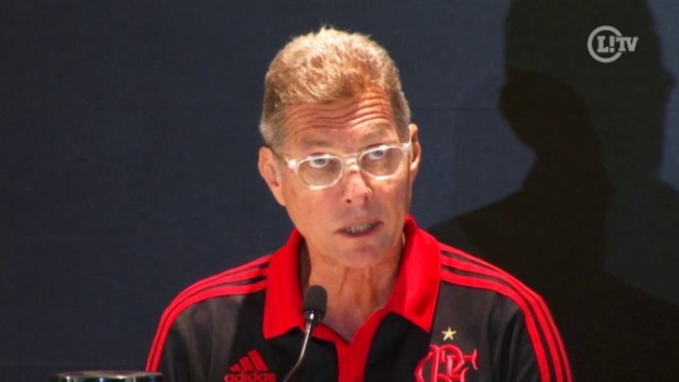 Oswaldo elogia atuação de jogador revelado pelo Flamengo
