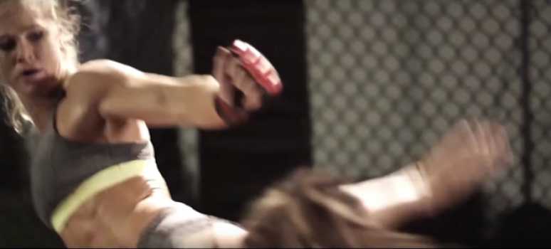 Holly Holm chocou o mundo ao nocautear Ronda Rousey (FOTO: Reprodução)