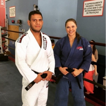 Ronda Rousey e Rafael Dos Anjos treinaram juntos no Rio de Janeiro (FOTO: Reprodução/Instagram)