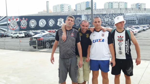 Torcedor do Corinthians, croata vem ao Brasil e acompanha 6 a 1 na Arena