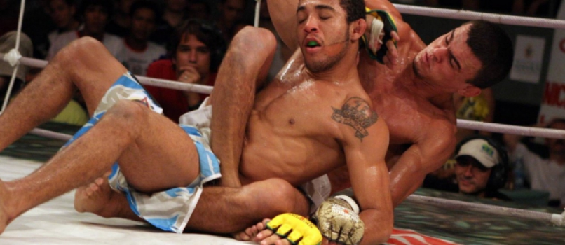 José Aldo foi finalizado com um mata-leão por Luciano Azevedo (FOTO: Marcelo Alonso)