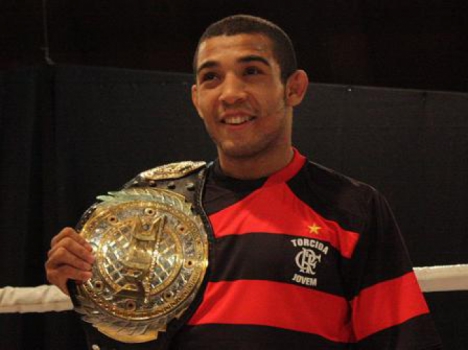 José Aldo é o campeão dos penas do UFC