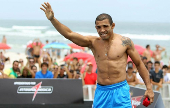 José Aldo é o campeão dos penas do UFC