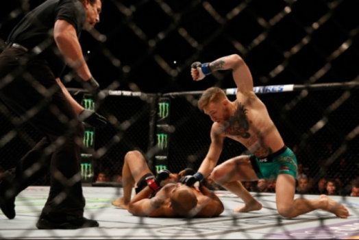 Conor McGregor é o novo campeão absoluto dos penas do UFC (FOTO: Reprodução)