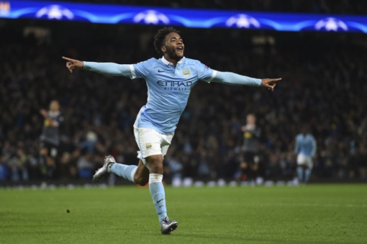 Sterling vem liderando o Manchester City (Foto: Paul Ellis / AFP)