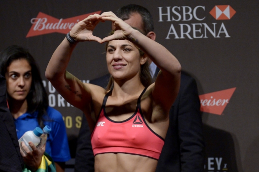 Bethe Correia enfrentou Ronda Rousey no UFC 190, no Rio de Janeiro
