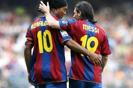 Ronaldinho Gaúcho e Messi - Barcelona (Foto: Luis Gene/AFP)