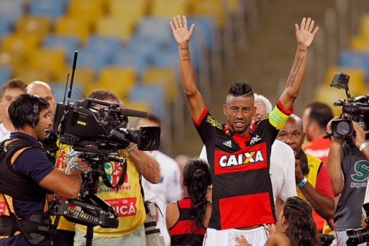 Léo Moura faz sua despedida do Fla em uma bonita festa no Maracanã