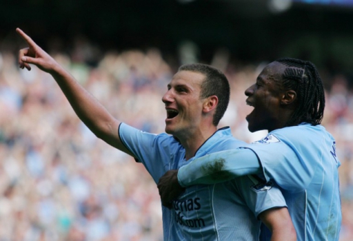 Em agosto de 2007, o meia Elano se transferiu para o inglês Manchester City