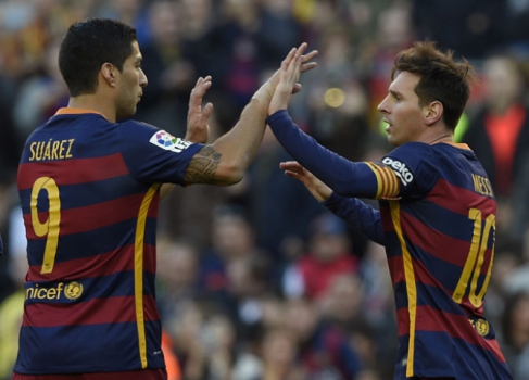 Suárez e Messi - Barcelona x Granada (Foto: Lluis Gene / AFP)