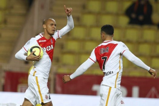 Lateral-direito Fabinho marcou de pênalti no empate do Mônaco com o Ajaccio na França