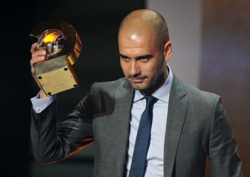 Josep Guardiola recebe no inÃcio de 2012 o prêmio de melhor treinador do mundo de 2011