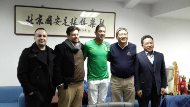 Ralf é apresentado no Beijing Guoan