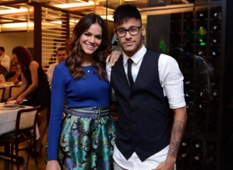 Bruna Marquezine é ex-namorada do atacante
