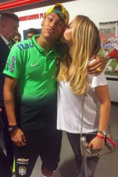 Beatrice Bouchard, irmã da tenista Eugenie Bouchard, foi apontada como affair de Neymar