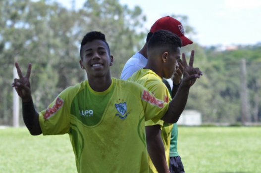 Matheusinho, meia do América-MG