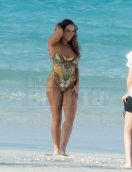 Ronda Rousey foi flagrada em ensaio sensual (FOTO: Reprodução/TMZ Sports)