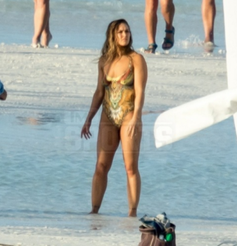 Ronda Rousey foi flagrada em ensaio sensual (FOTO: Reprodução/TMZ Sports)