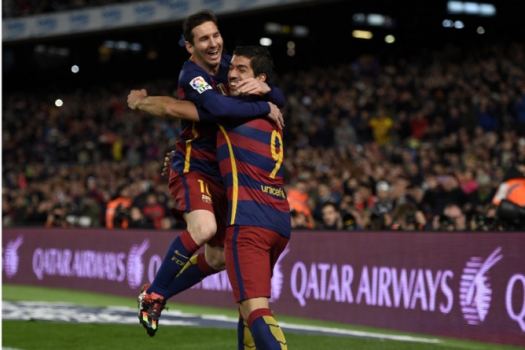 O primeiro de Suárez saiu após linda assistência de Messi