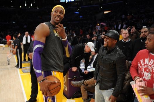 Floyd Mayweather se ecnontra com o astro da NBA Dwight Howard em 2013
