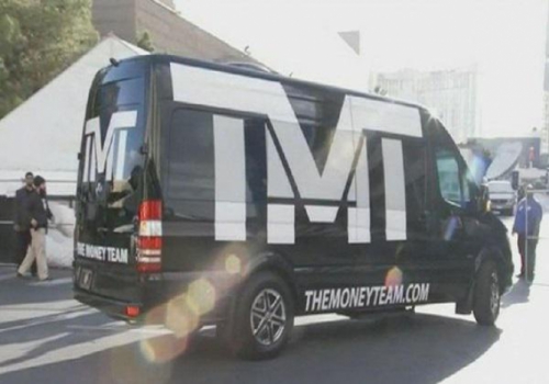 Equipe de Mayweather sofre acidente; Ex-boxeador não se feriu